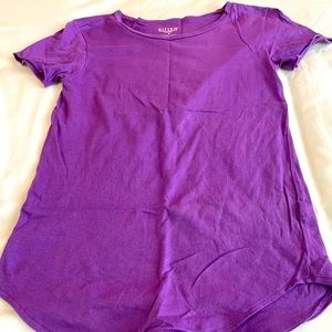 Bitten by Sarah Jessica Parker. Size S. Purple shirt w/ red Chick 🐥